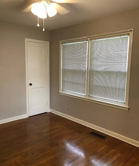 2702 W Maple St — Photo 10