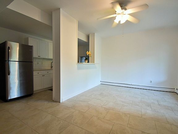 5th image of 31 Bronxville Ln #1