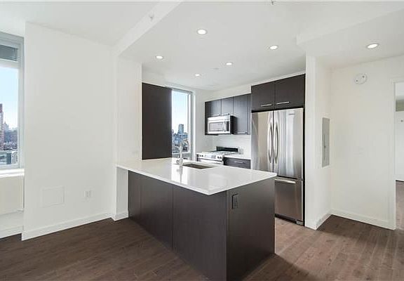 4th image of 321 Cathedral Pkwy #12C