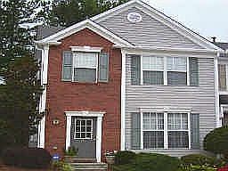 Fantastic End-Unit Townhome In the very popular "John's Creek" area 
