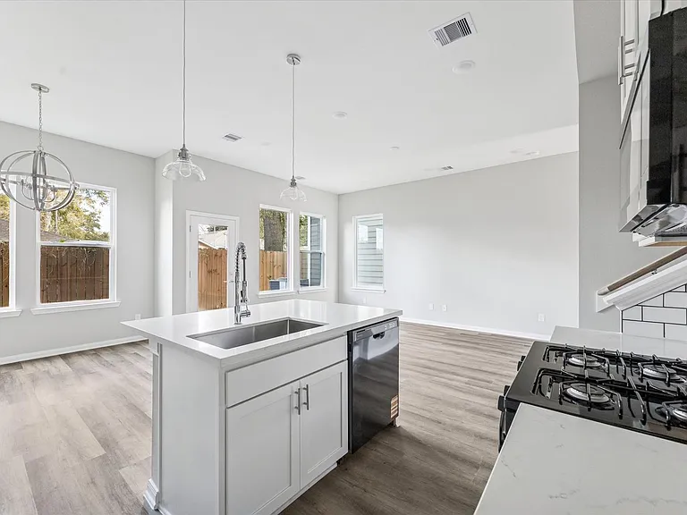 209 Clark Meadows Ln — Photo 12