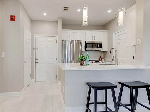 5th image of 1571 Spring Gate Dr Unit 6215
