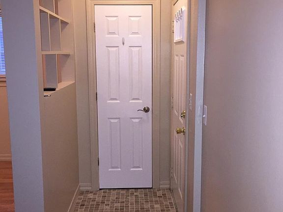 3rd image of 2031 Chandler Ave