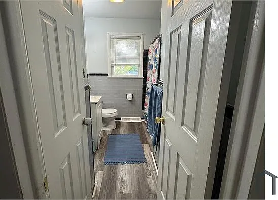 1439 Crawford Ave — Photo 2
