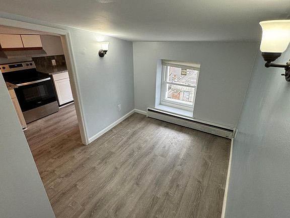 4th image of 130 Hamilton St Floor 3