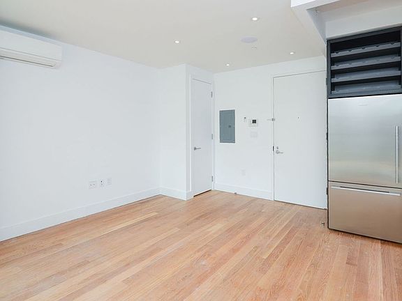 3rd image of 608 Franklin Ave #207