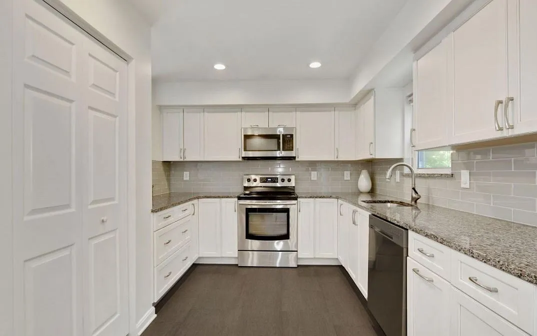 3 bed, 2.5 bath, 1618 sqft, $2,575 — Photo 4