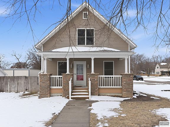 2nd image of 1459 N Elm St