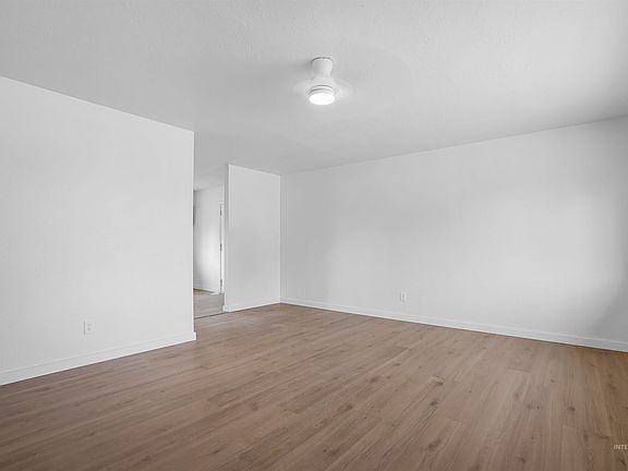 2nd image of 624 Sharon St