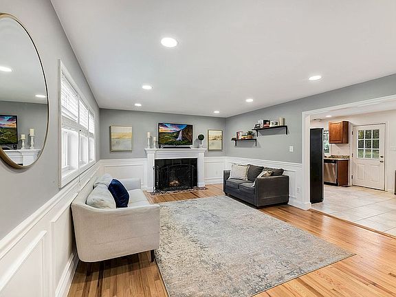 5th image of 6013 Saint John Dr