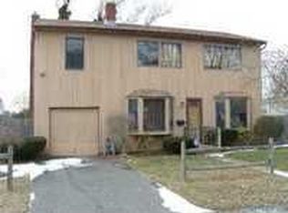 28 Clifton Dr, Patchogue, NY 11772