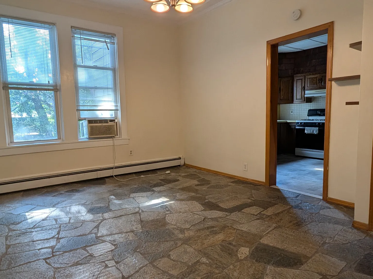 2 bed, 700 sqft, $2,000 — Photo 2