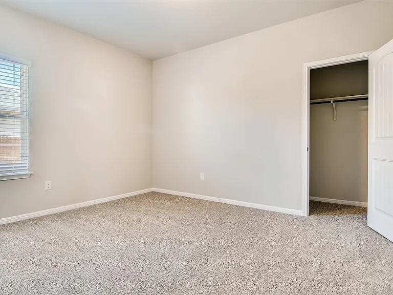 121 Freedom Park Ave — Photo 12