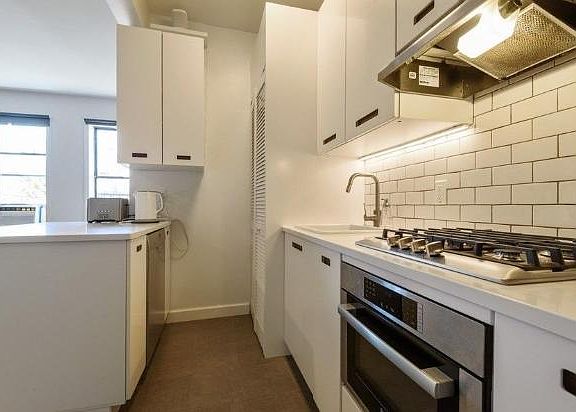 3rd image of 821 Bergen Ave #Dc11
