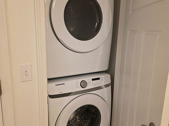 4th image of 128 N Lincoln St