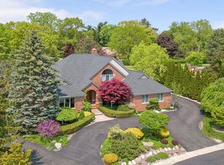 3018 W Ridge Ct, Bloomfield Hills, MI 48302