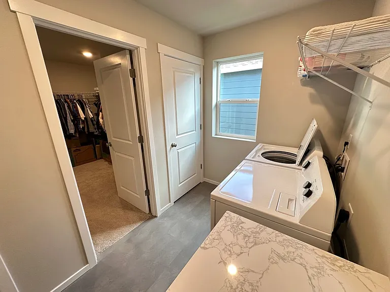 2406 Hyde Ct NE — Photo 15