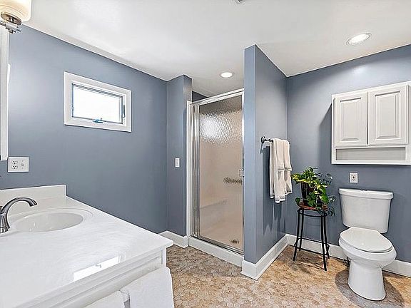 5th image of 1293 W 1st Ave