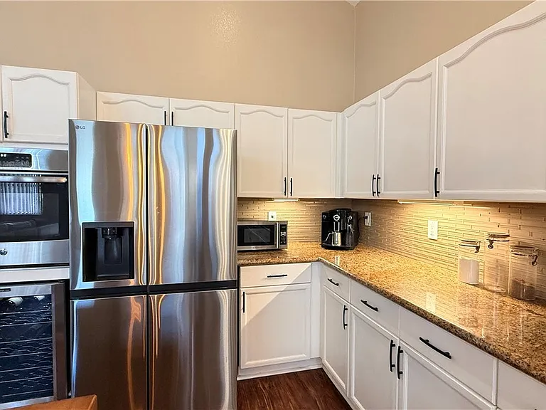 10633 Adamsong Ave — Photo 12