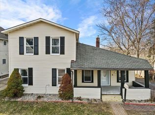 15 Center St, Oxford, MI 48371