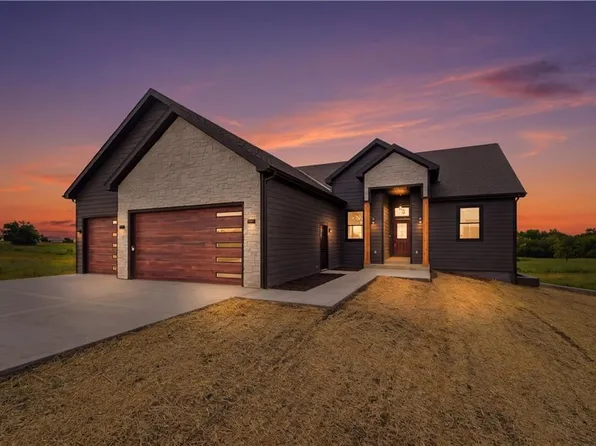 1108 Trail View Ct, Baldwin City, KS 66006