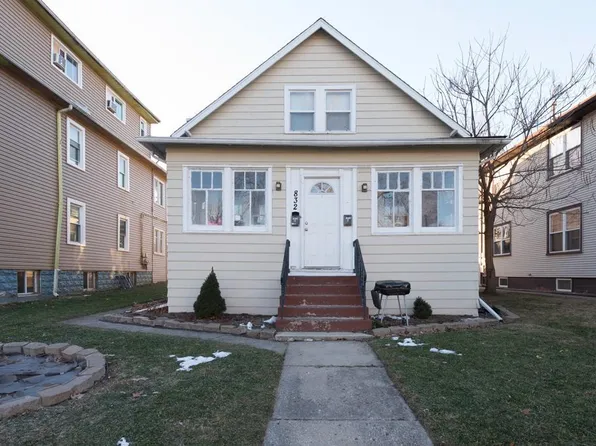 832 Lenox Ave, Waukegan, IL 60085