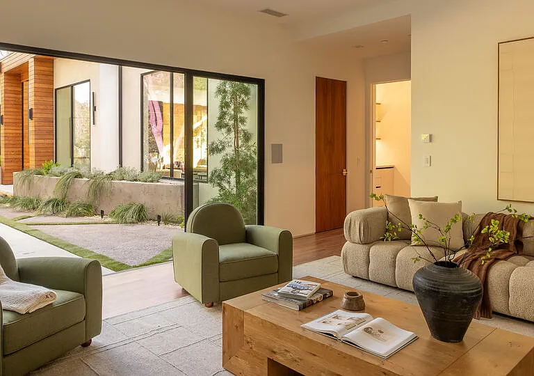 12752 Mulholland Dr — Photo 15