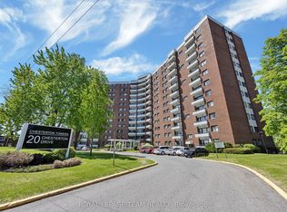 20 Chesterton Dr #707, Ottawa, ON K2E 6Z7
