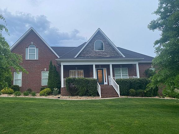 3rd image of 633 Urlacher Dr