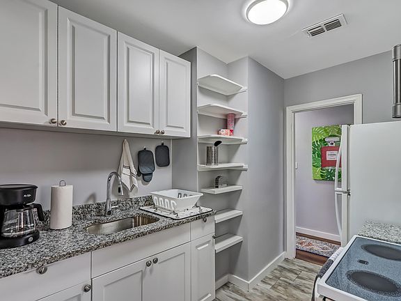 3rd image of 952 Ethan Allen St #14344702