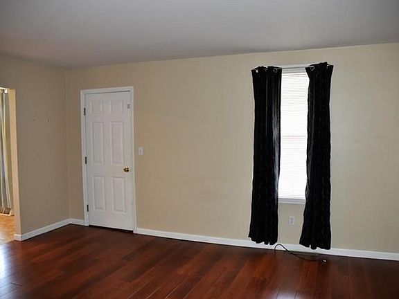 3rd image of 500 Hazel Ave