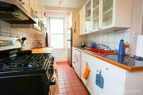 Rented by City Connections Realty | media 11