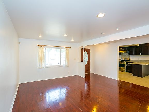 4th image of 3106 E Valley View Ave