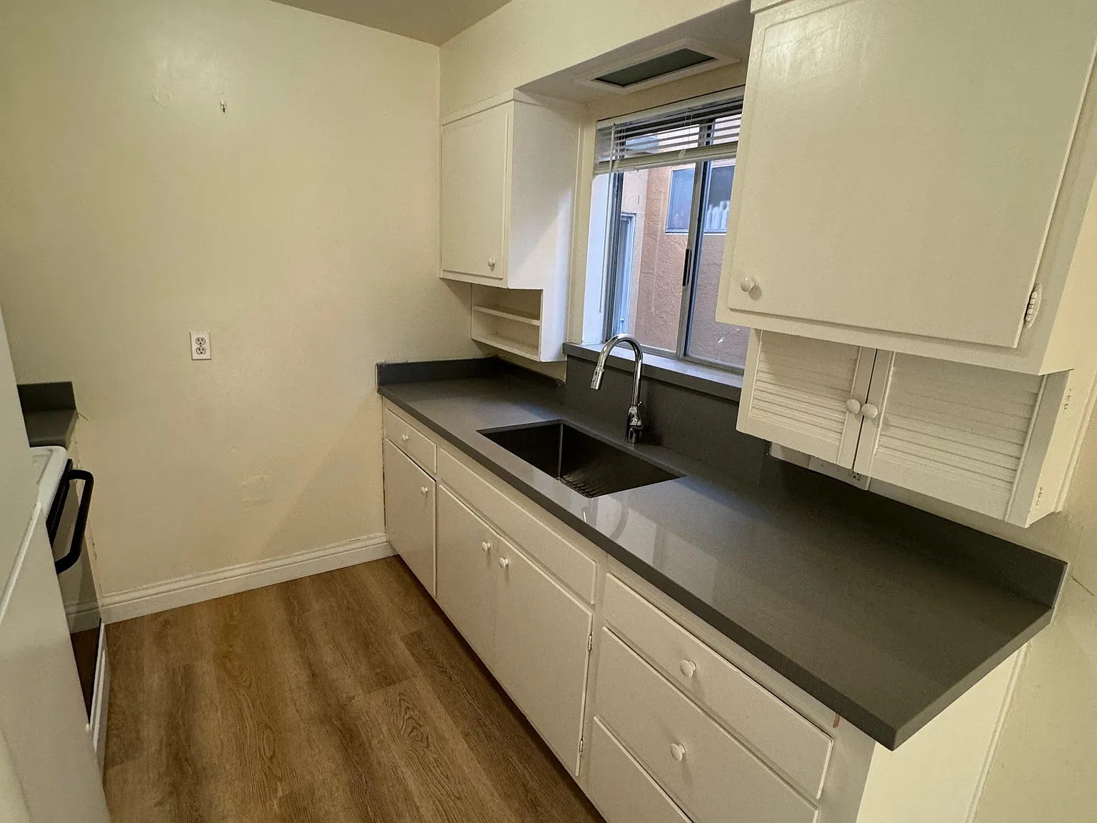 2237 Roosevelt Ave — Photo 3