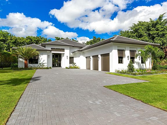 2nd image of 4715 Pine Tree Drive