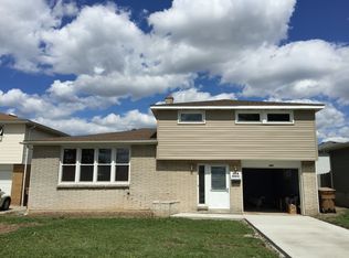 194 N Creek Dr, Cheektowaga, NY 14225
