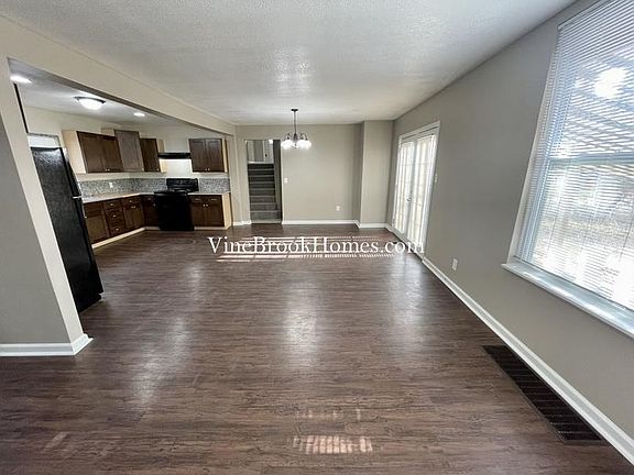 3rd image of 10107 E 96th St