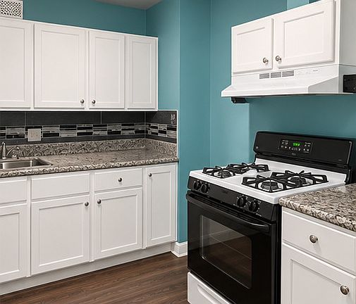 4th image of 285 E 148th Pl