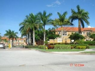 10639 SW 7th St, Pembroke Pines, FL 33025