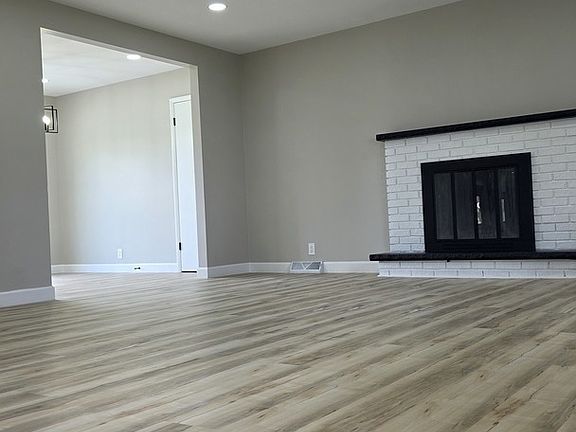 3rd image of 1110 Holmes Pl