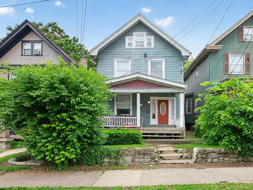 2313 Stratford Ave