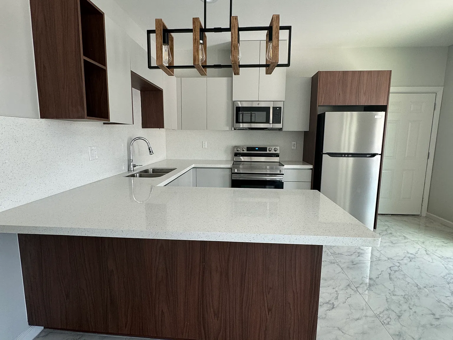 2 bed, 956 sqft, $1,250 — Photo 2