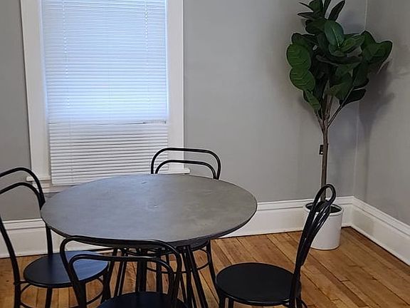 2nd image of 884 Margaret St #2