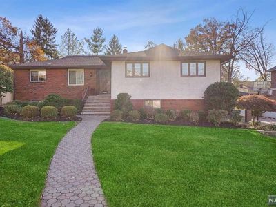 66 Rock Rd, Englewood Cliffs, NJ, 07632