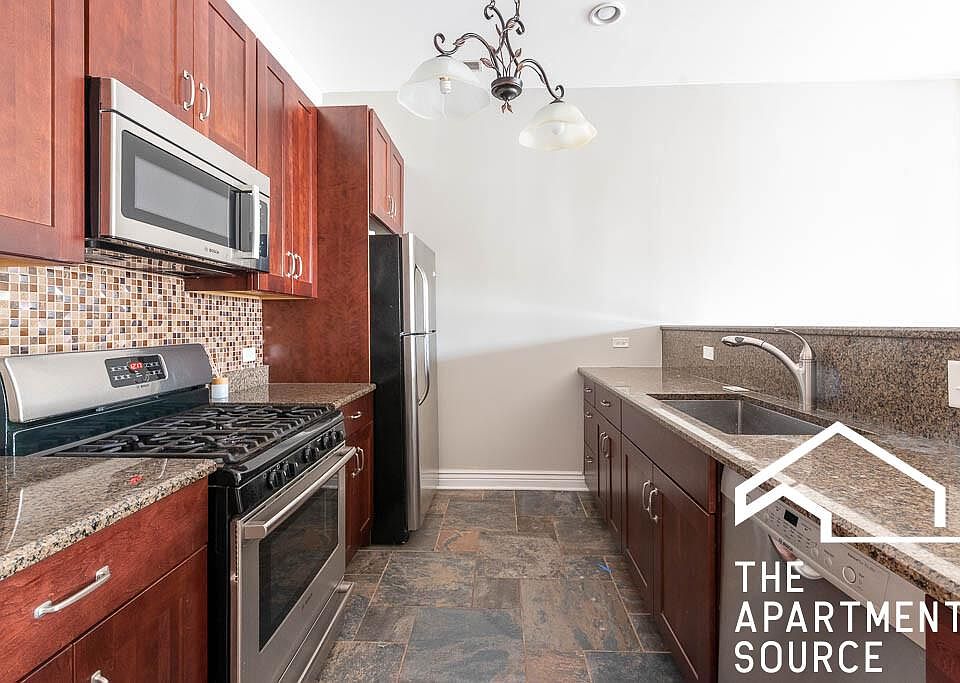 1st image of 2308 N Lincoln Ave #2