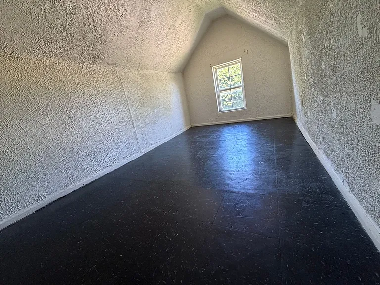 2344 East Ave — Photo 6