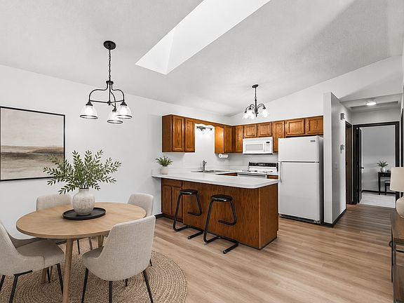 3rd image of 14025 44th Pl N APT 4