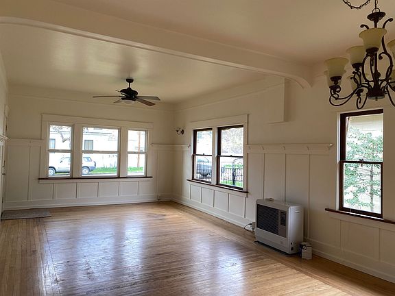 3rd image of 304 W Lennox St