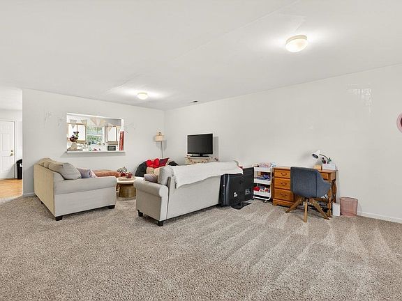 5th image of 492 Pheasant Run Cir