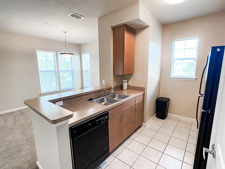 Kitchen with Energy Efficient Appliances Kitchen with Energy Efficient Appliances